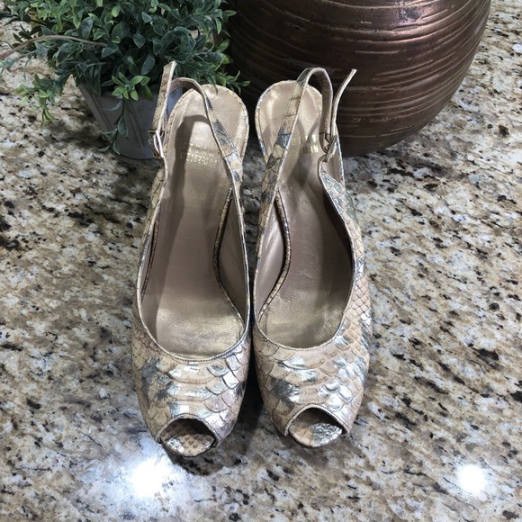 Stuart Weitzman Snakeskin Slingback Metallic & Neutral Heel Pumps 7.5 - Picture 3 of 9